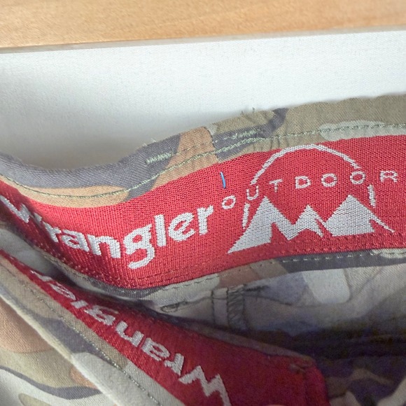 Wrangler Outdoor Camo Cargo Pants 38x30 Hunting Gorpcore Lightweight Zip Pockets - Picture 6 of 8